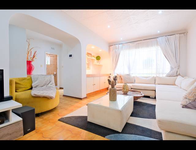 3 BEDROOM FREESTANDING FOR SALE IN GALLO MANOR